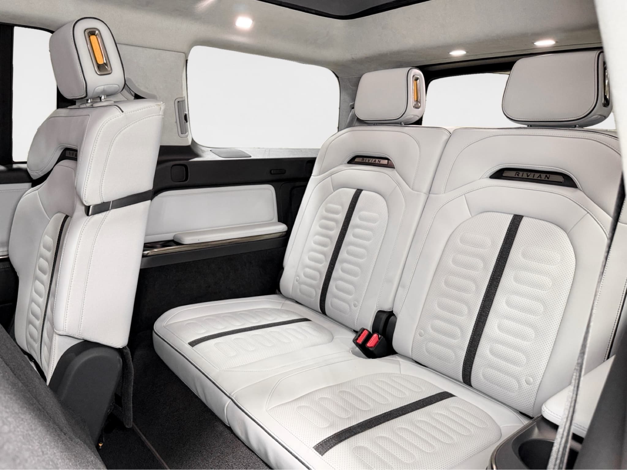 2023 Rivian R1S view 23
