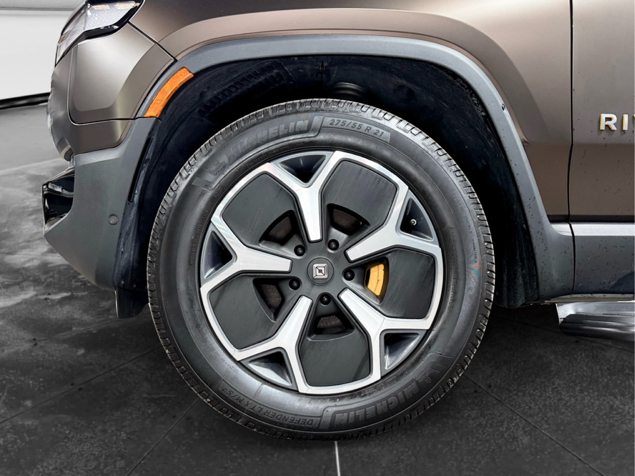 2023 Rivian R1S view 33