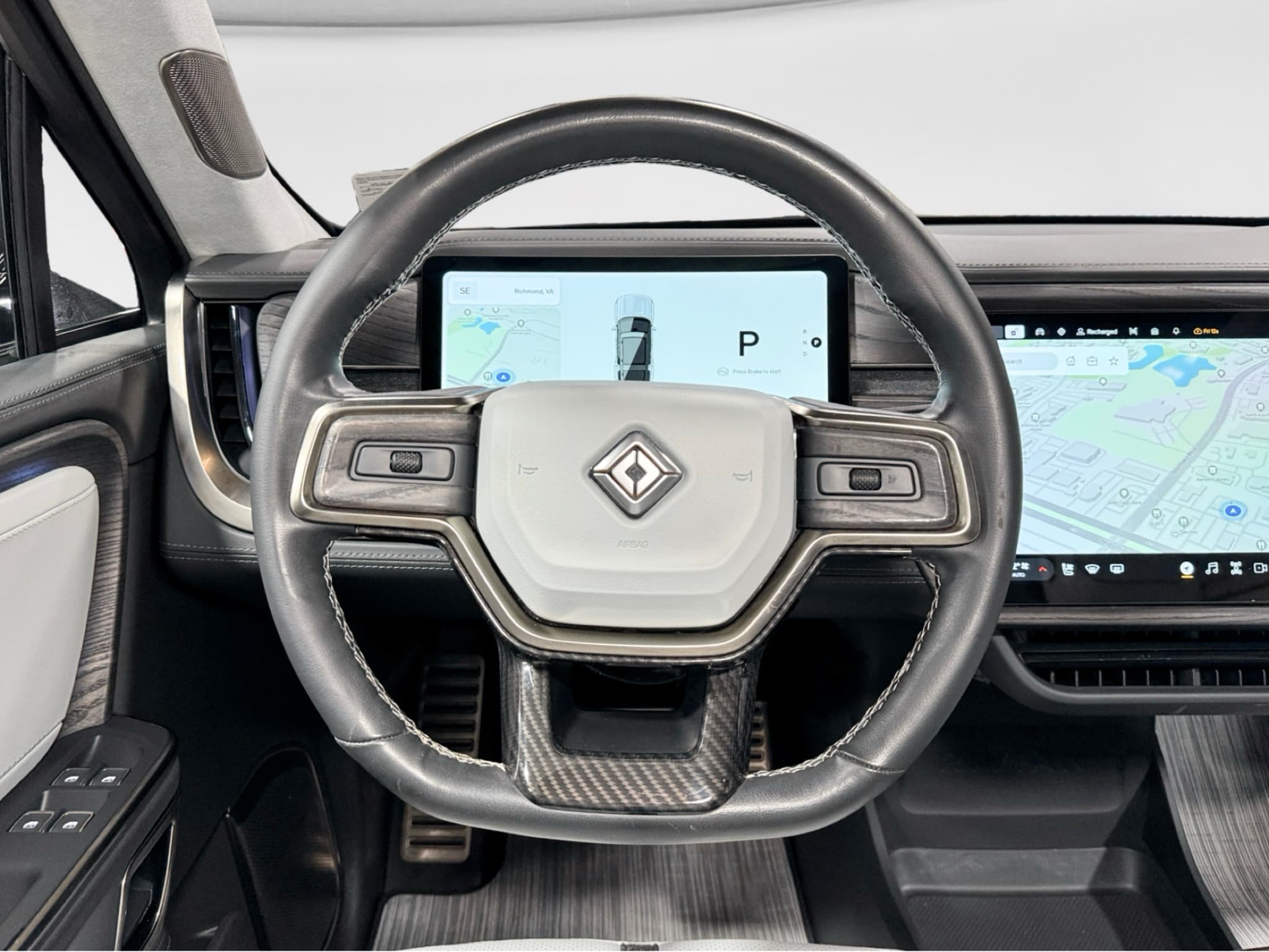 2023 Rivian R1S view 8
