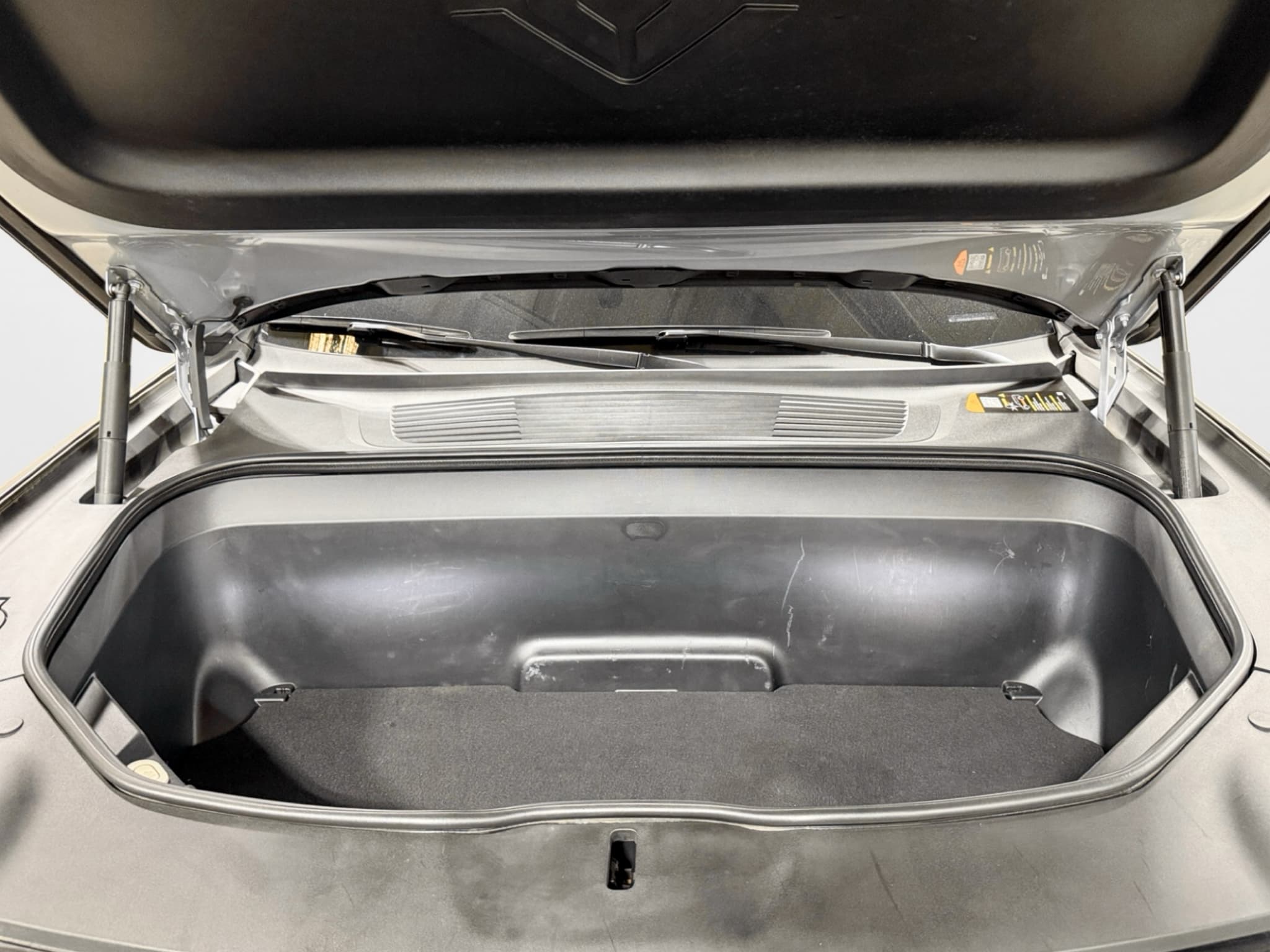 2023 Rivian R1S view 26
