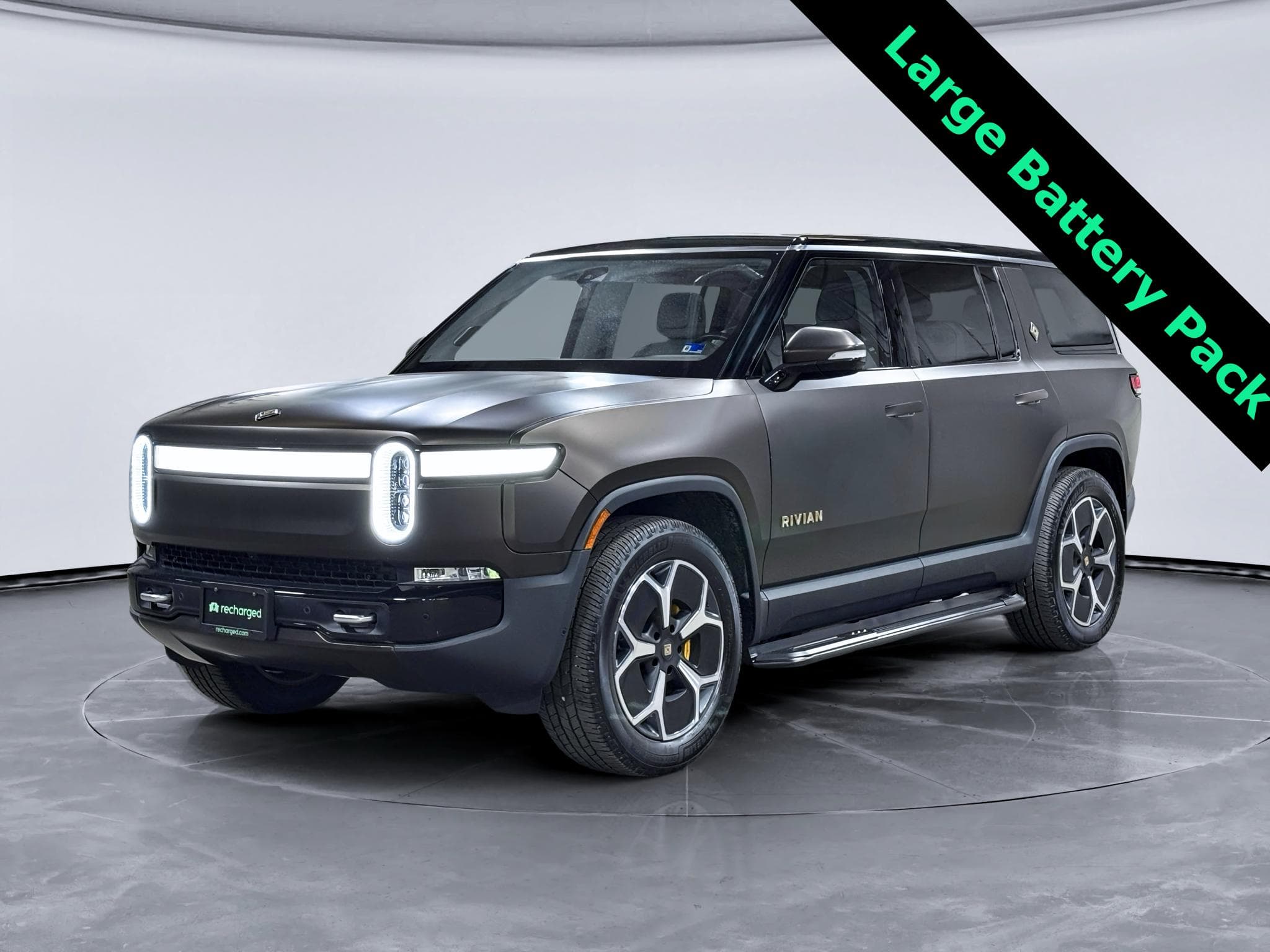 2023 Rivian R1S view 1
