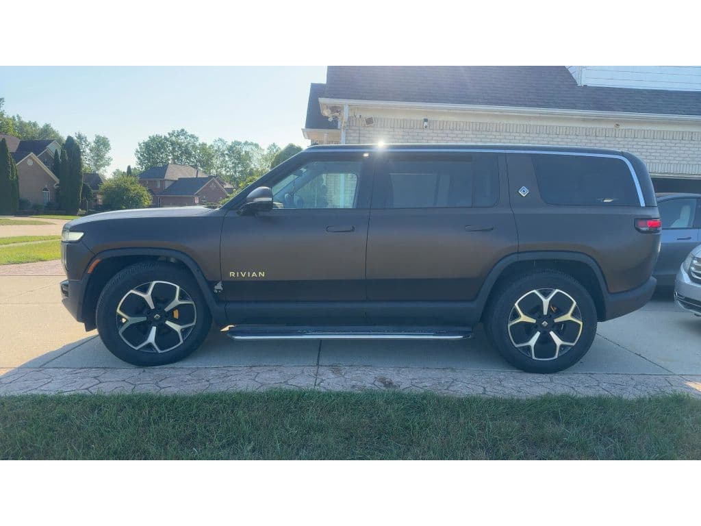 2023 Rivian R1S