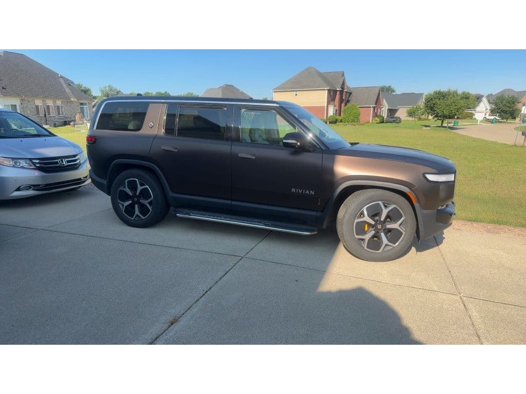 2023 Rivian R1S view 5