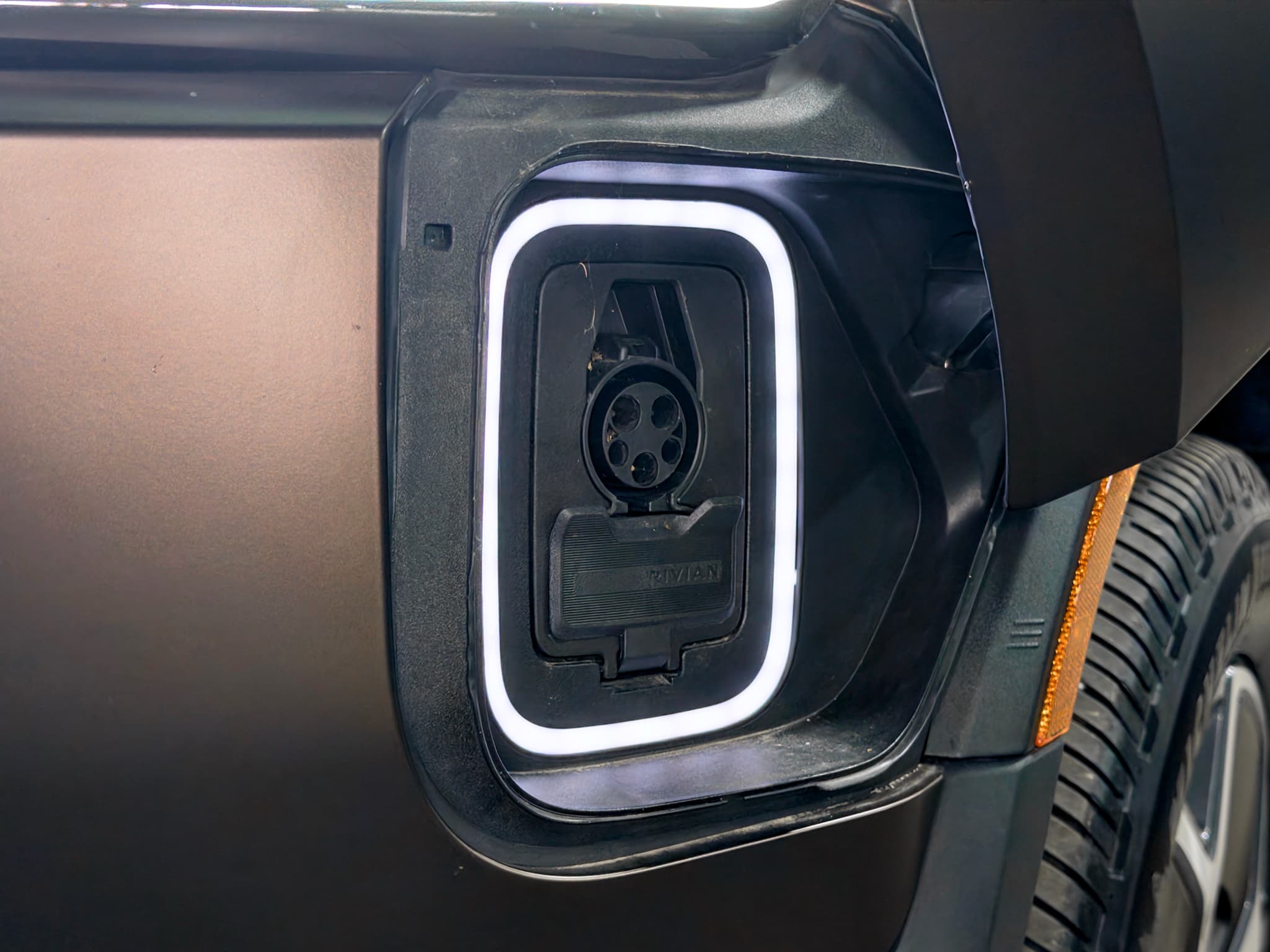 2023 Rivian R1S view 5