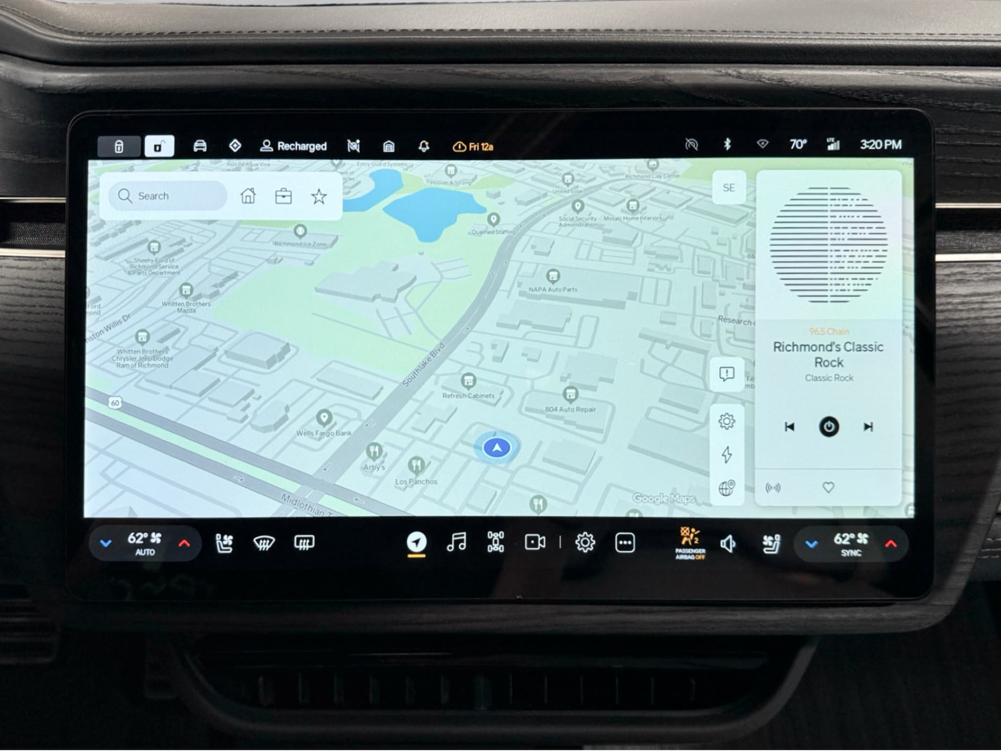 2023 Rivian R1S view 10