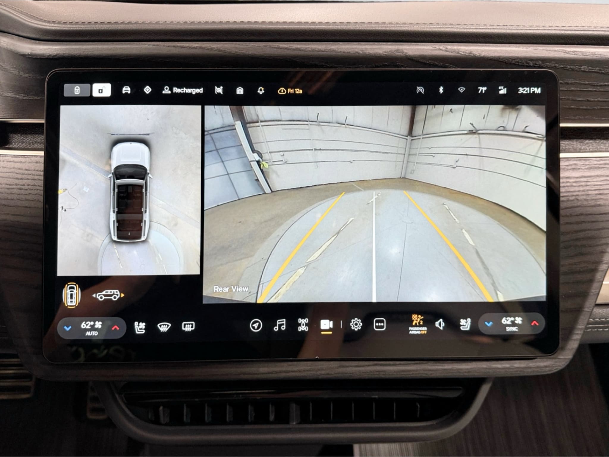 2023 Rivian R1S view 15