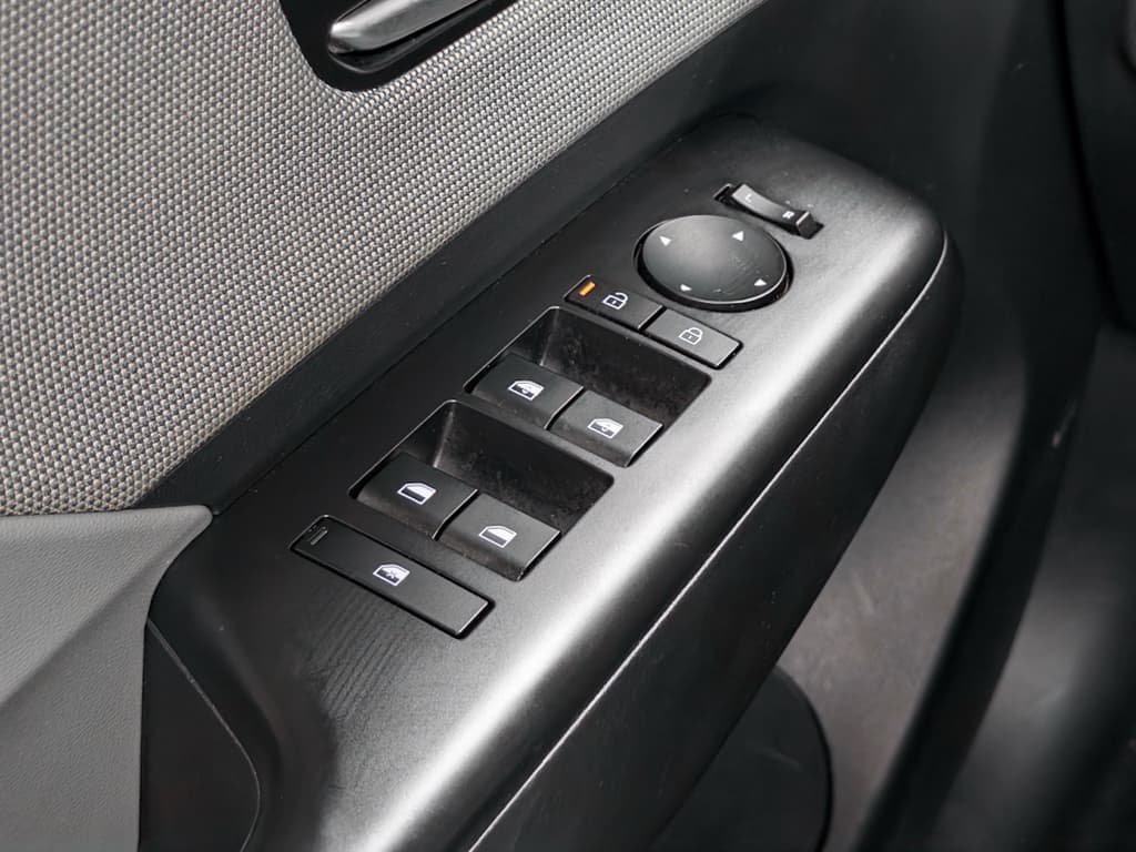2024 Hyundai Kona view 7