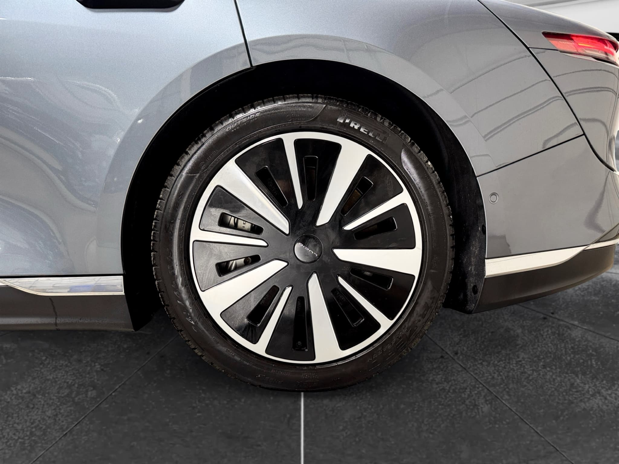 2025 Lucid Air view 32