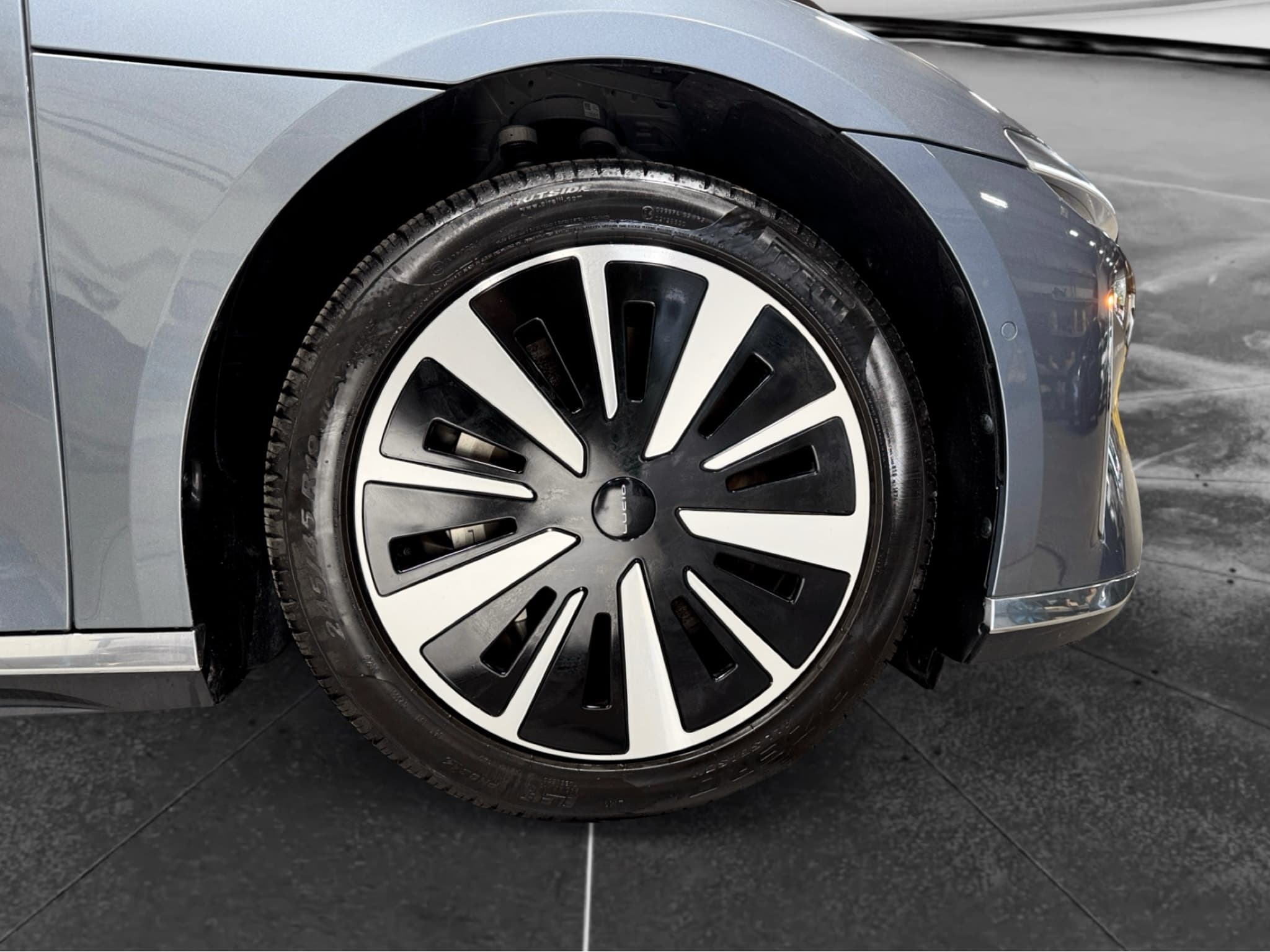 2025 Lucid Air view 36
