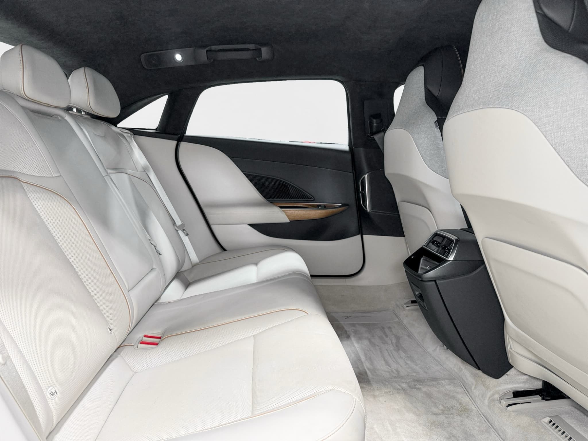 2025 Lucid Air view 21