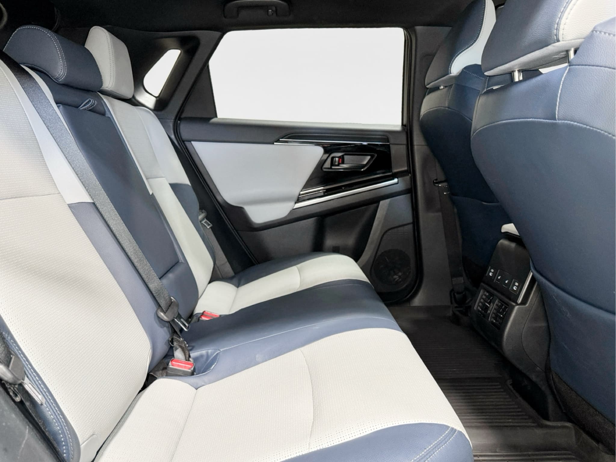 2023 Subaru Solterra view 18