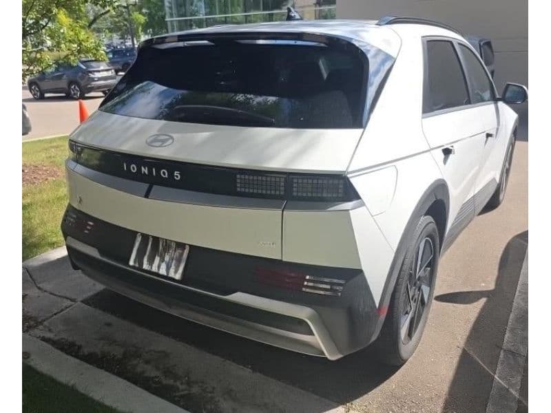 2025 Hyundai IONIQ 5 view 3