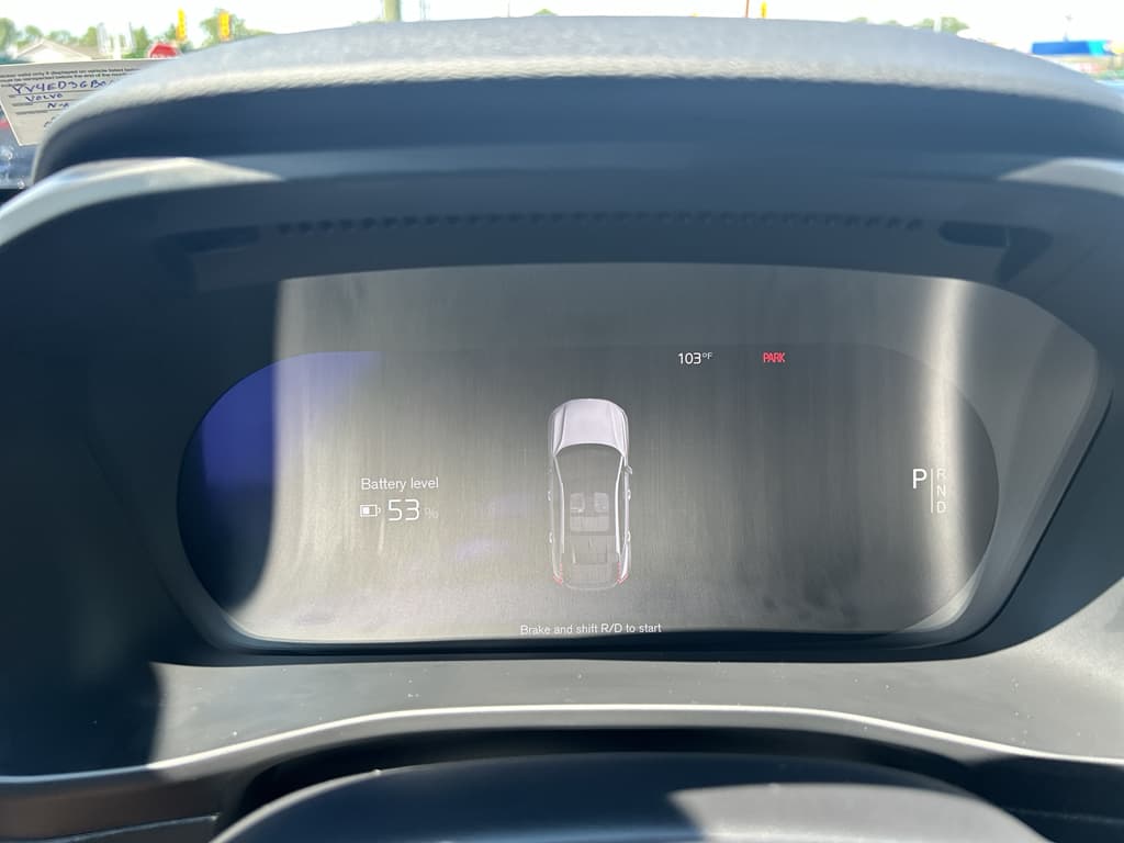 2022 Volvo C40 view 9