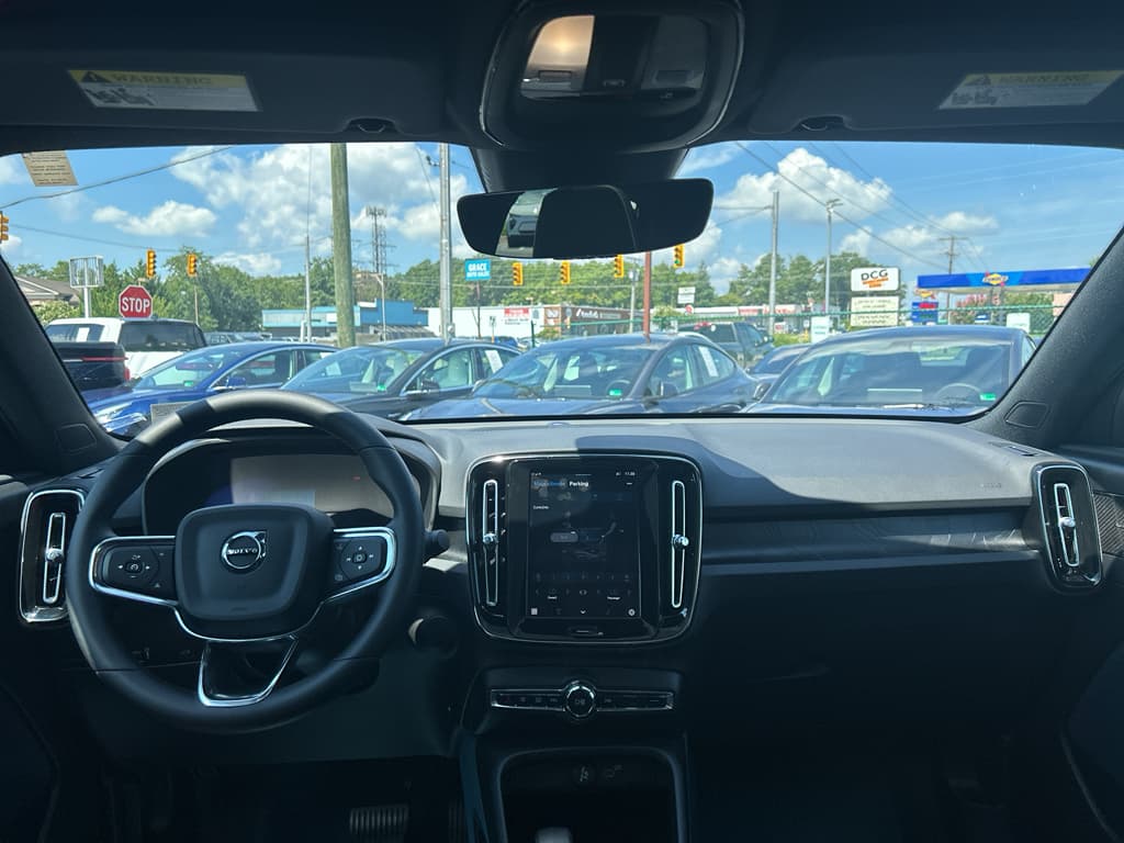 2022 Volvo C40 view 14