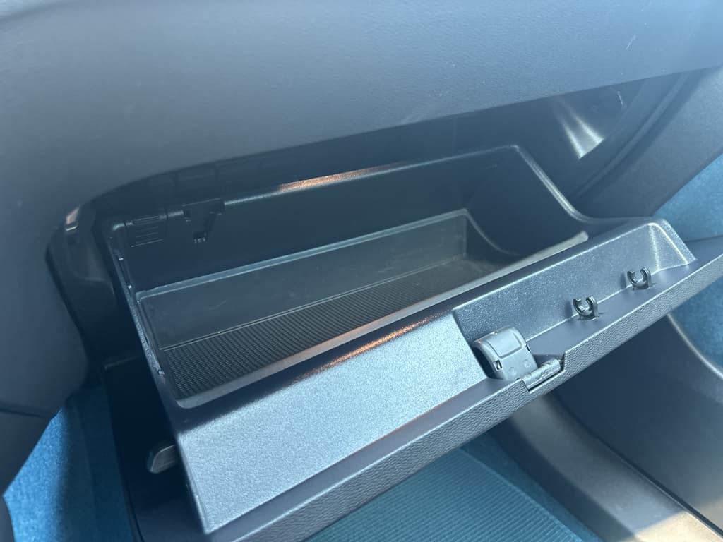 2022 Volvo C40 view 16