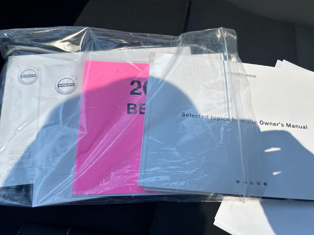 2022 Volvo C40 view 18