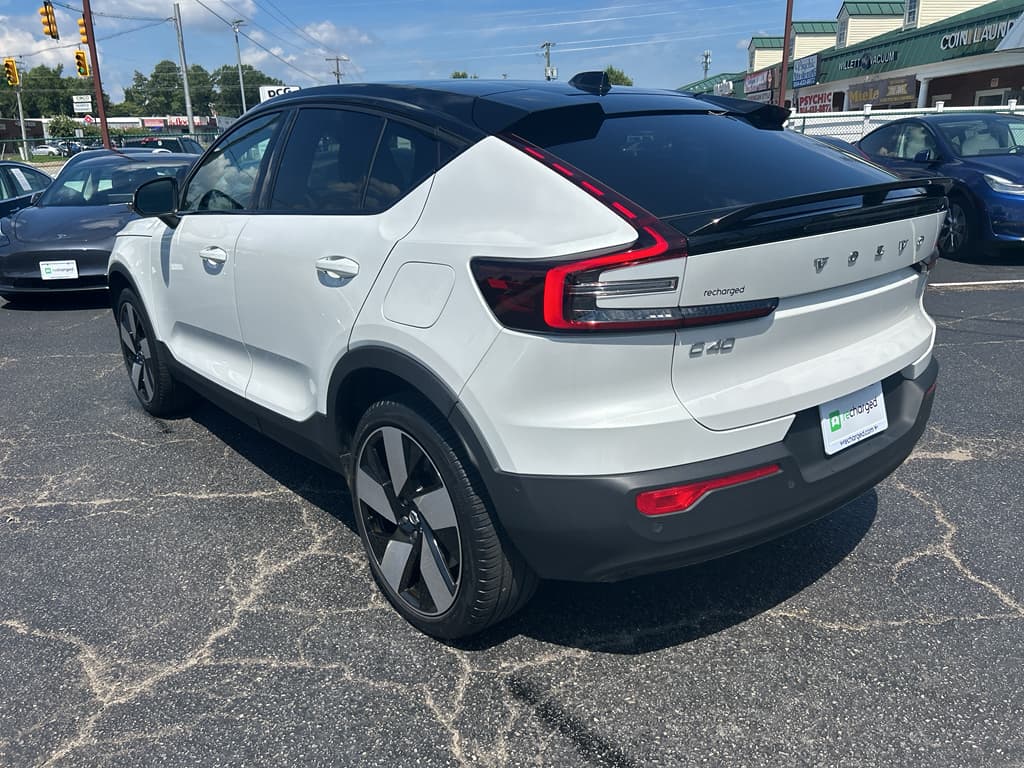 2022 Volvo C40 view 2
