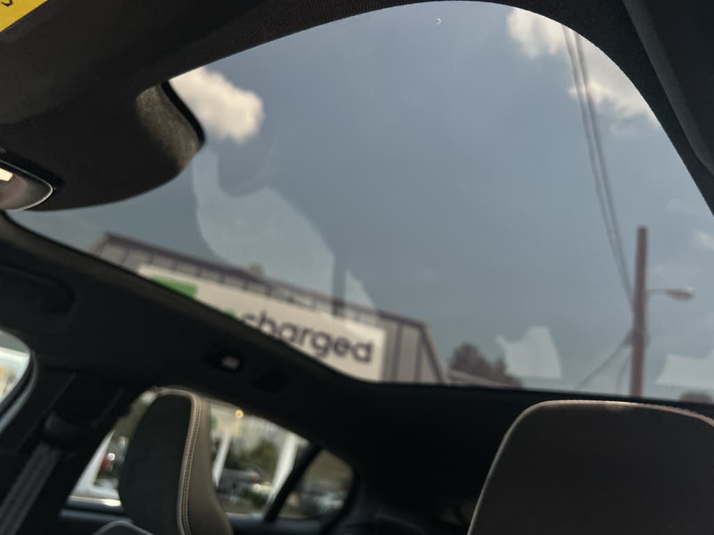 2022 Volvo C40 view 19
