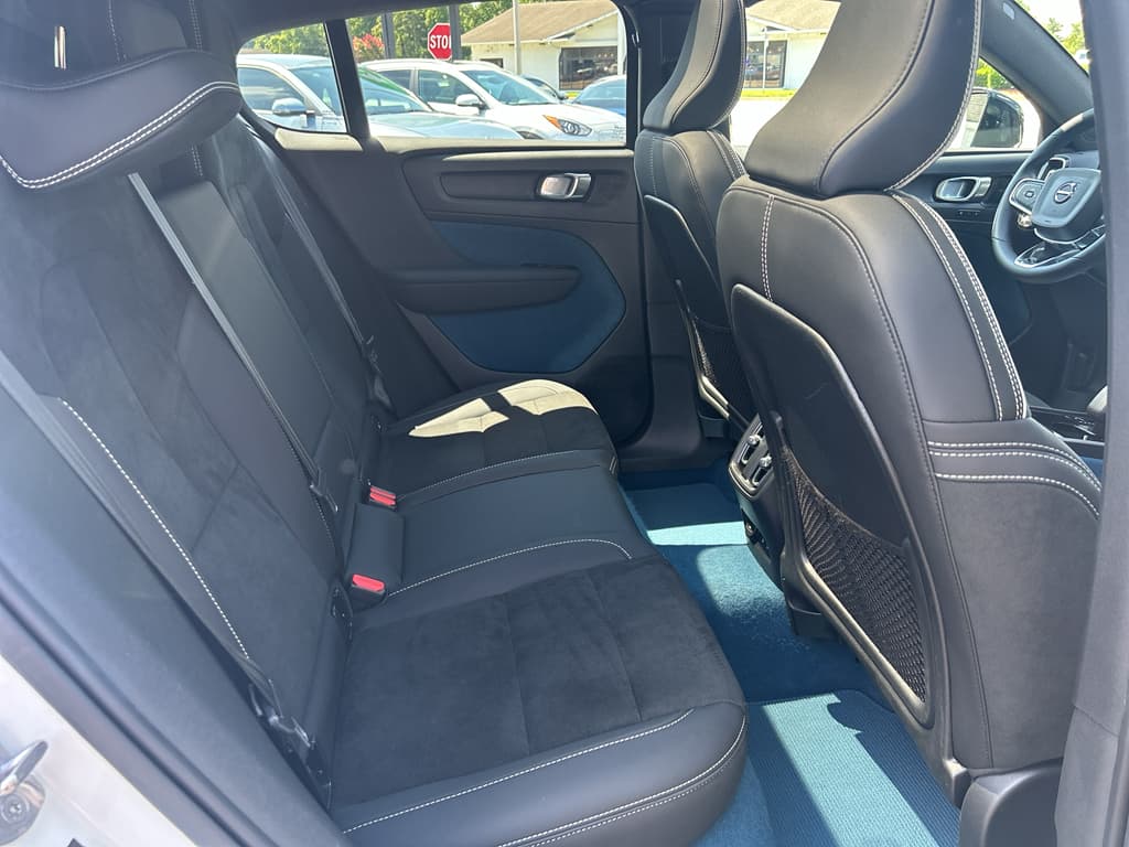 2022 Volvo C40 view 20