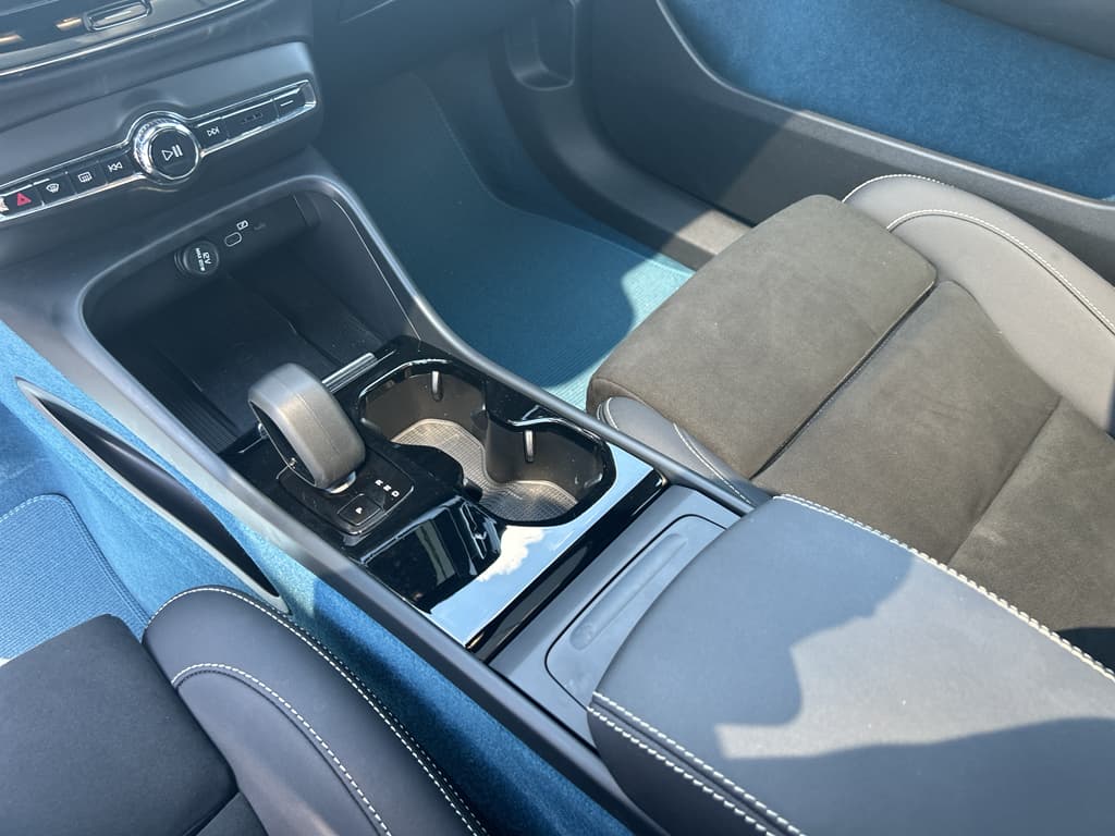 2022 Volvo C40 view 15