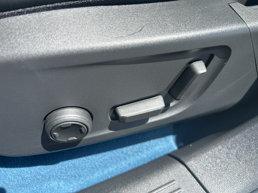 2022 Volvo C40 view 7