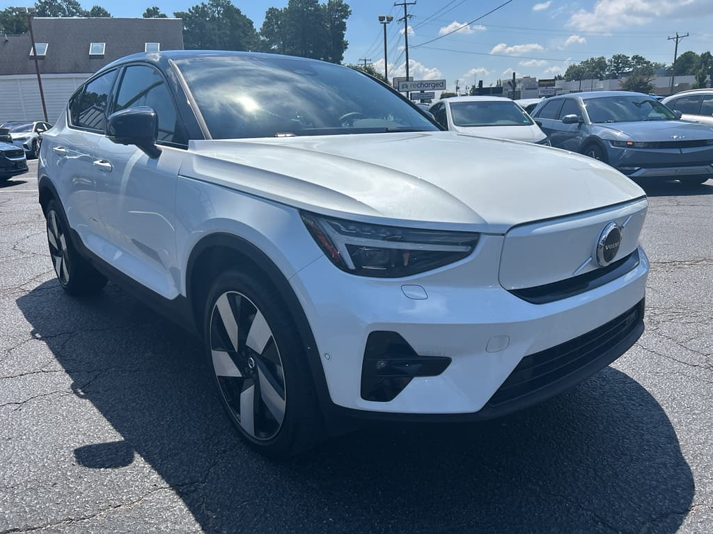2022 Volvo C40 view 4