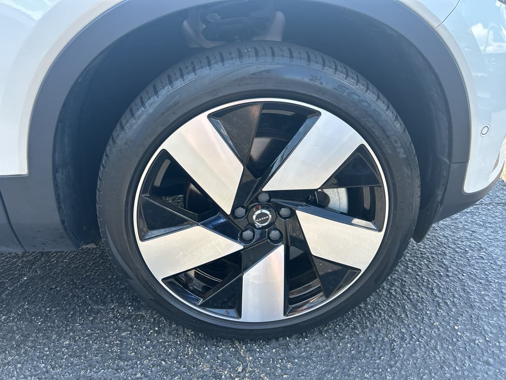 2022 Volvo C40 view 24