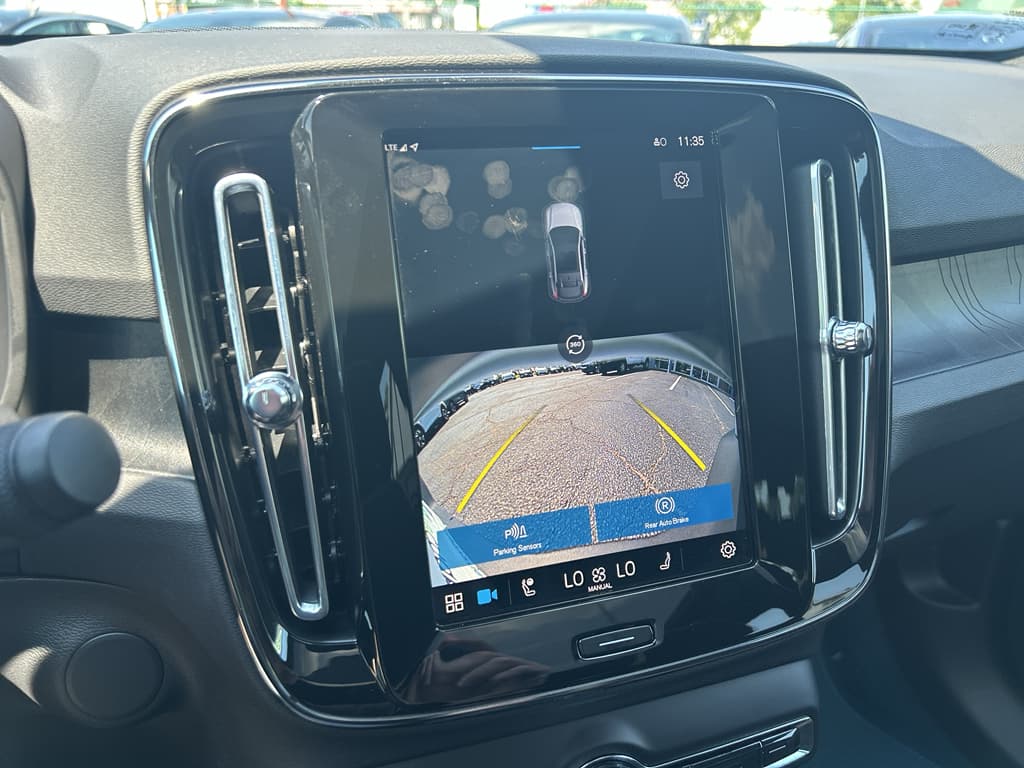 2022 Volvo C40 view 11