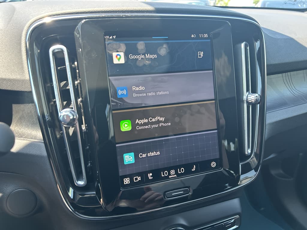 2022 Volvo C40 view 12