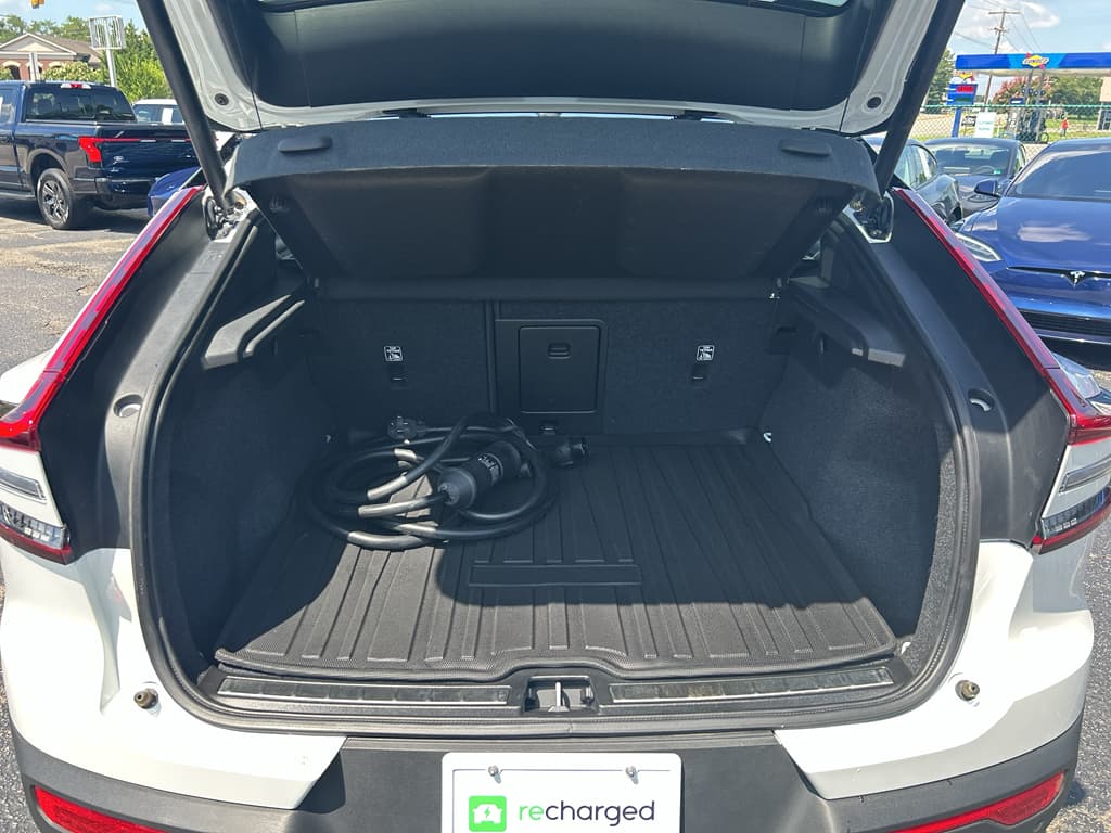 2022 Volvo C40 view 21