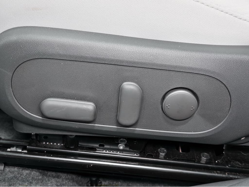 2024 Hyundai Kona view 7