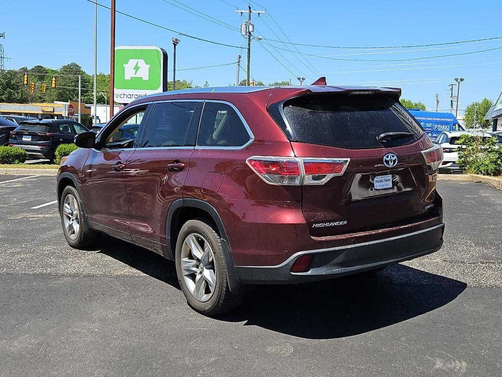 2015 Toyota Highlander view 2