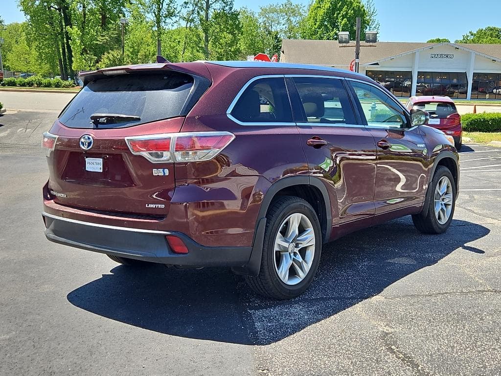 2015 Toyota Highlander view 3