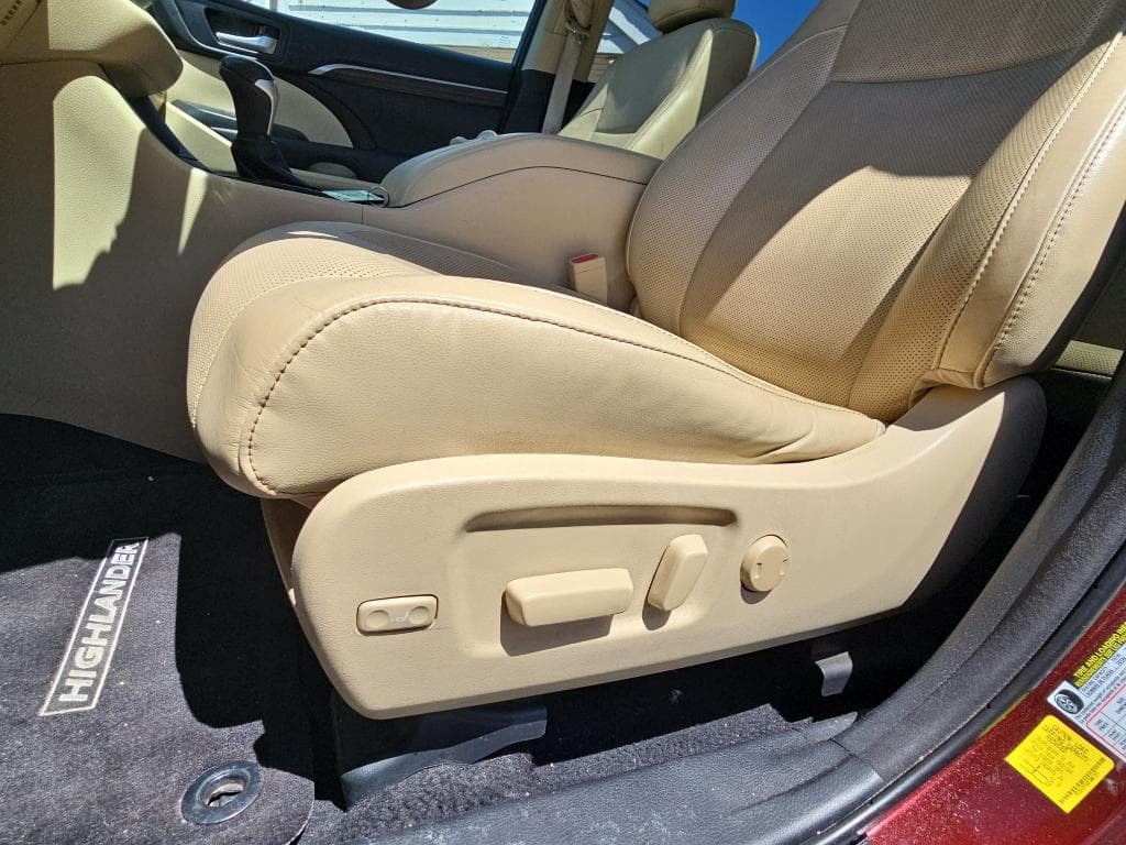 2015 Toyota Highlander view 6