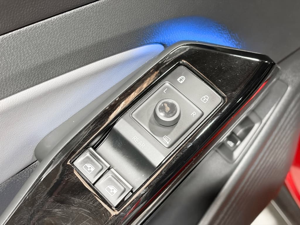 2023 Volkswagen ID.4 view 7