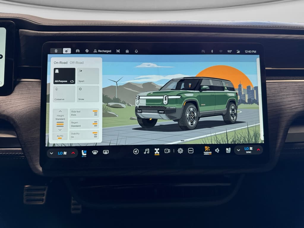 2023 Rivian R1S view 13