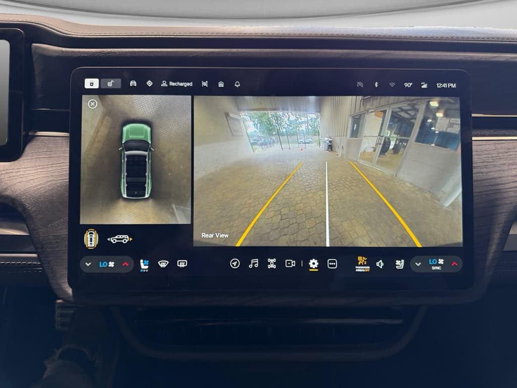 2023 Rivian R1S view 14