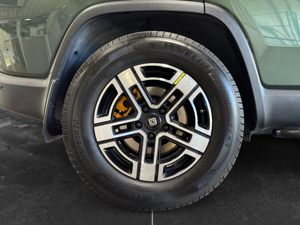 2023 Rivian R1S view 37