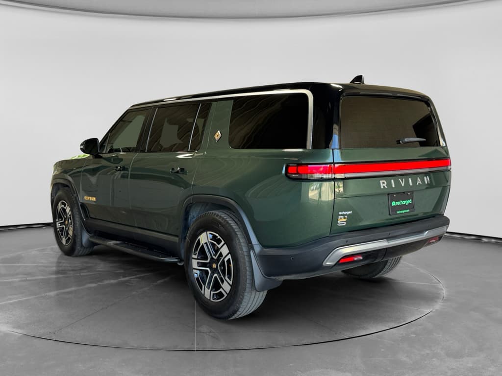 2023 Rivian R1S view 2