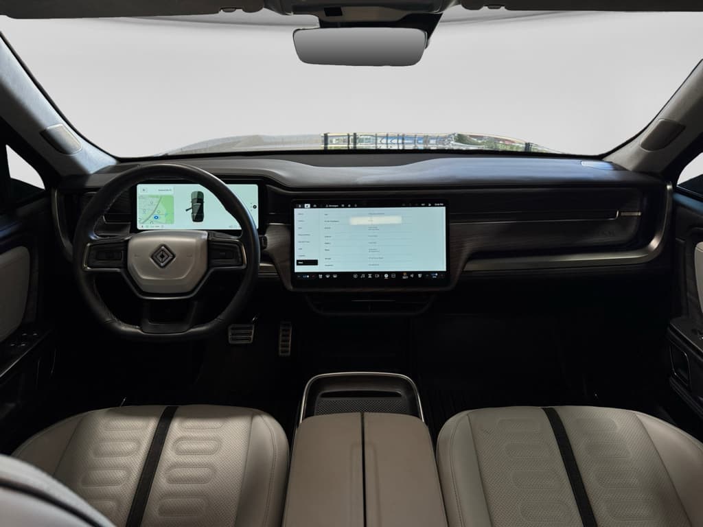 2023 Rivian R1S view 15