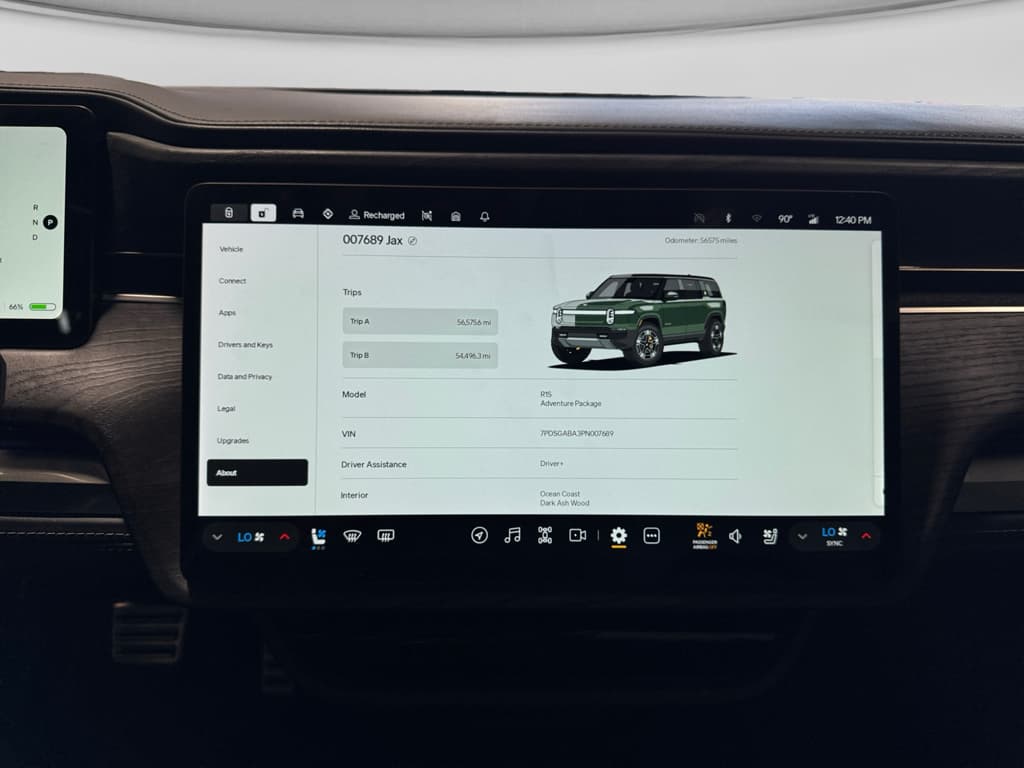 2023 Rivian R1S view 10
