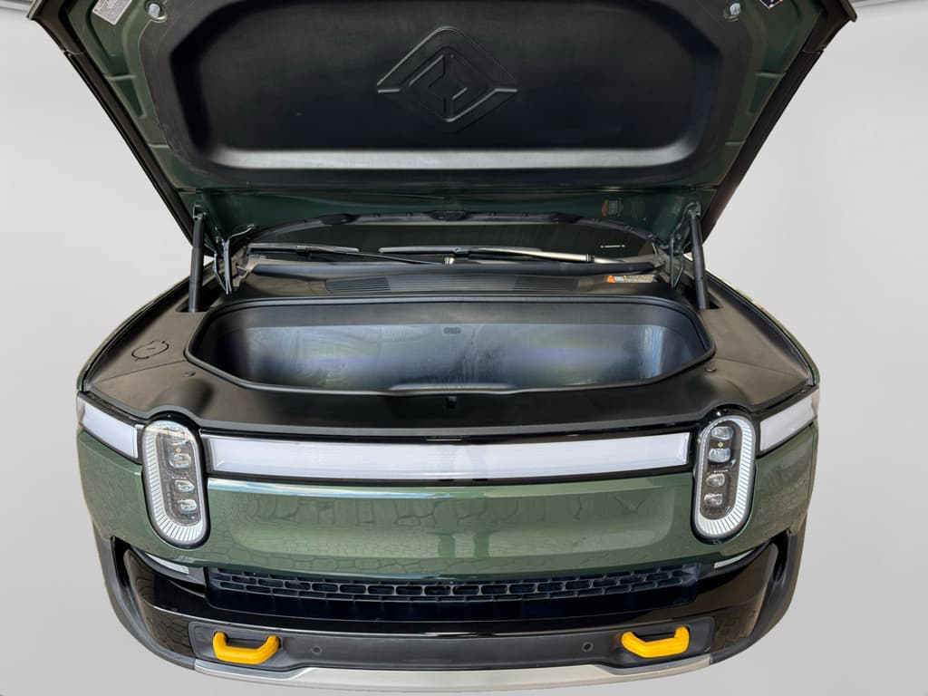 2023 Rivian R1S view 24