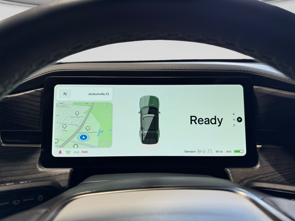 2023 Rivian R1S view 9