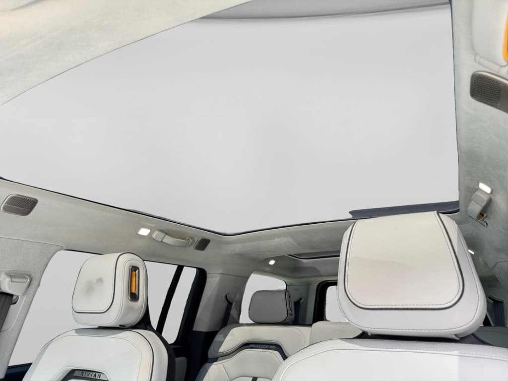 2023 Rivian R1S view 23