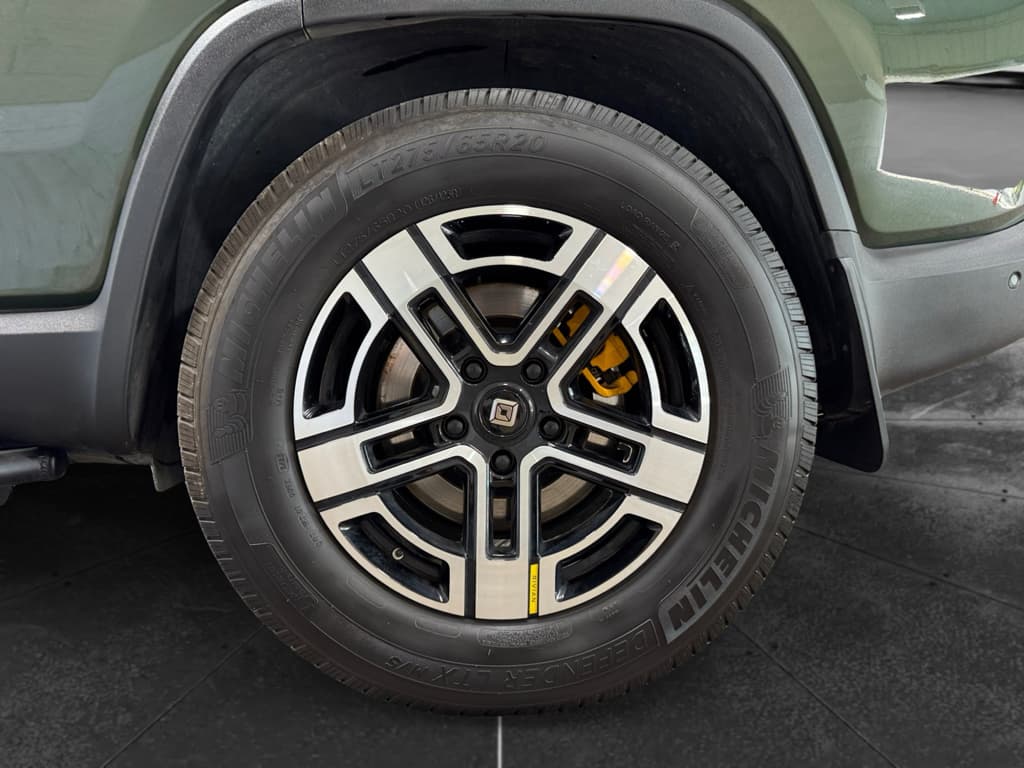 2023 Rivian R1S view 33