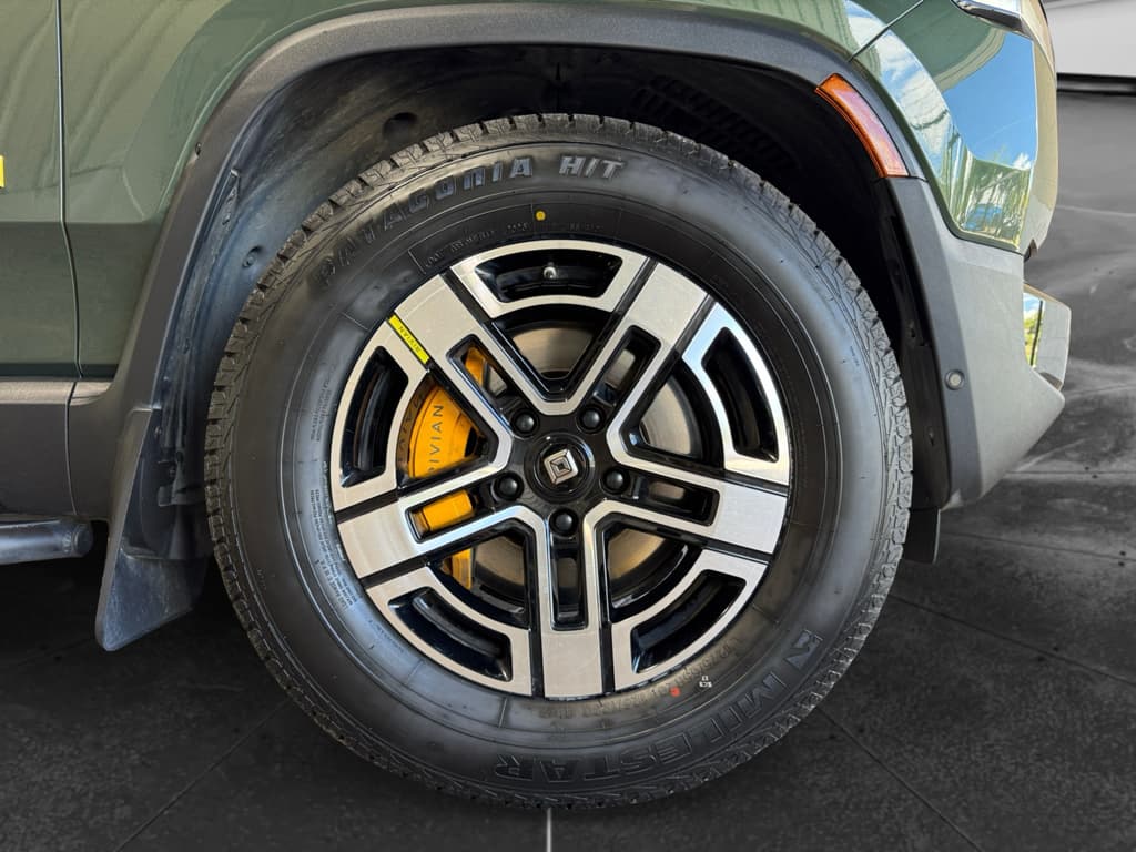 2023 Rivian R1S view 35