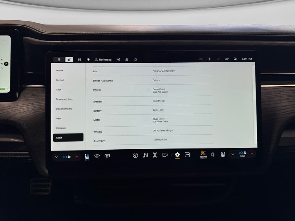 2023 Rivian R1S view 11