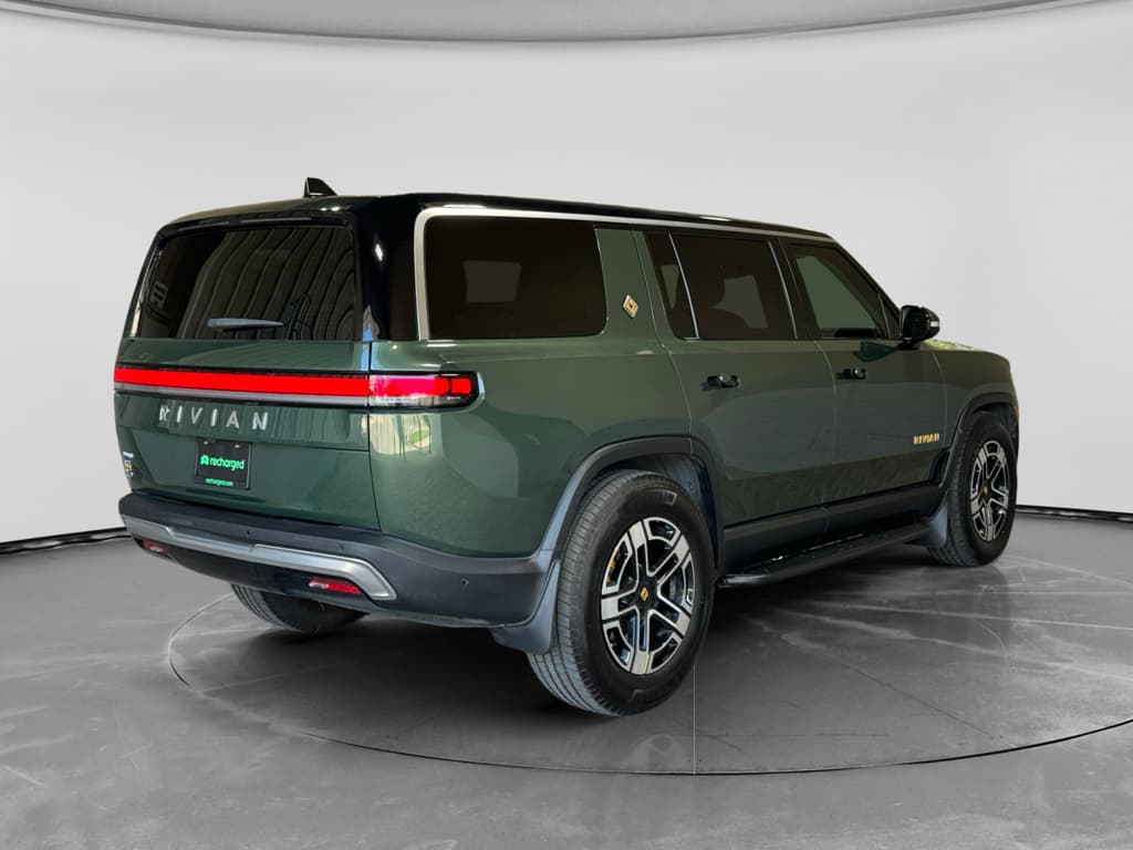 2023 Rivian R1S view 3