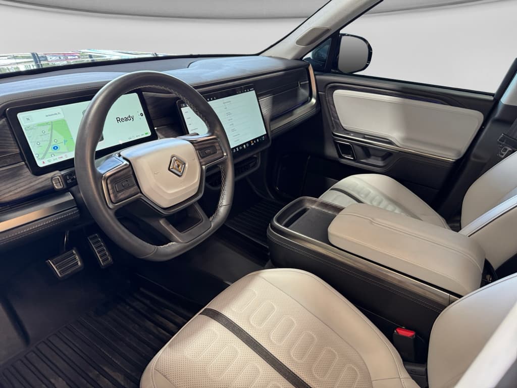 2023 Rivian R1S view 17