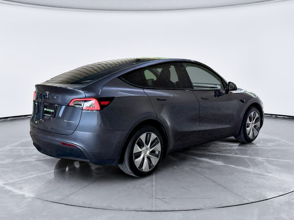 2022 Tesla Model Y view 3